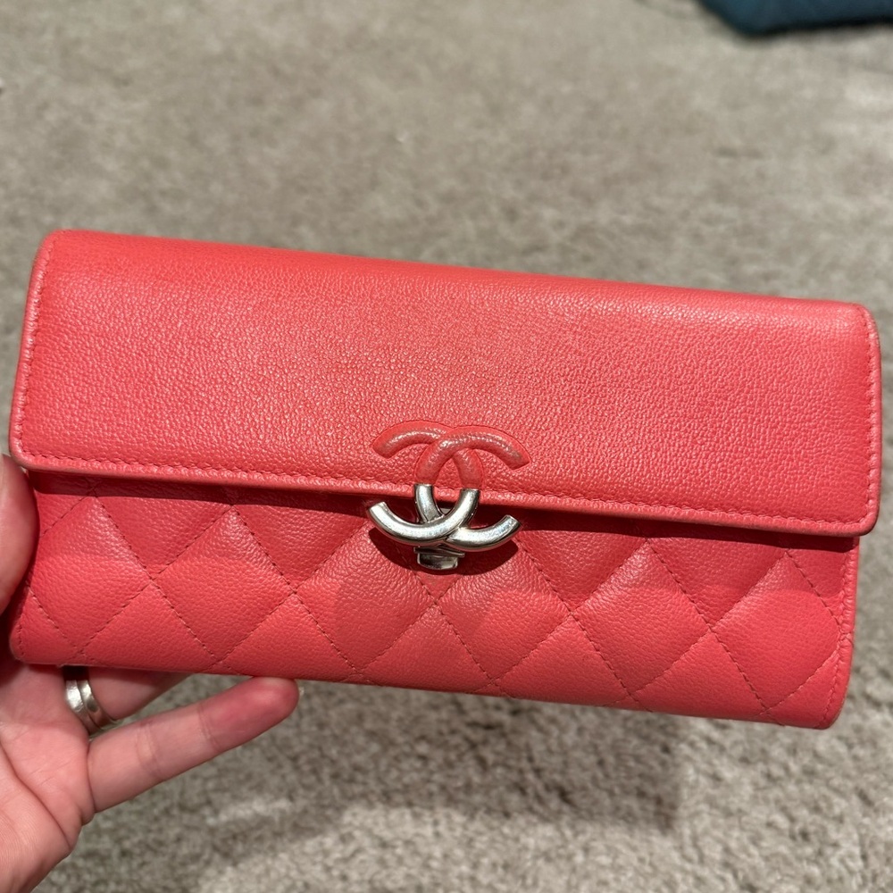 Authentic Chanel Wallet. Serial number intact + paperwork - Picture 3 of 16